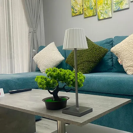 Elenartlux - Baby Cot - Pets Allowed - Free Parking & Fast Wi-fi Apartment Plowdiw