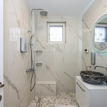 Apartment Elenartlux - Baby Cot - Pets Allowed - Free Parking & Fast Wi-fi Plowdiw