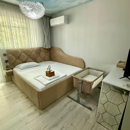 Elenartlux - Baby Cot - Pets Allowed - Free Parking & Fast Wi-fi Apartment