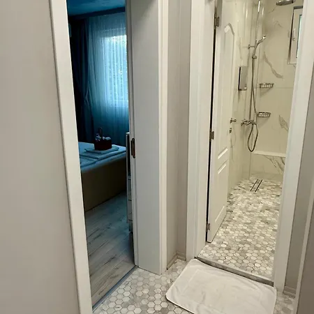 Elenartlux - Baby Cot - Pets Allowed - Free Parking & Fast Wi-fi Apartment