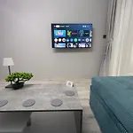 Апартаменты Elenartlux - Baby Cot - Pets Allowed - Free Parking & Fast Wi-fi