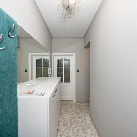 아파트 Elenartlux - Baby Cot - Pets Allowed - Free Parking & Fast Wi-fi