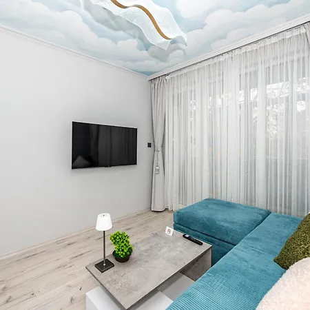 Elenartlux - Baby Cot - Pets Allowed - Free Parking & Fast Wi-fi Apartament