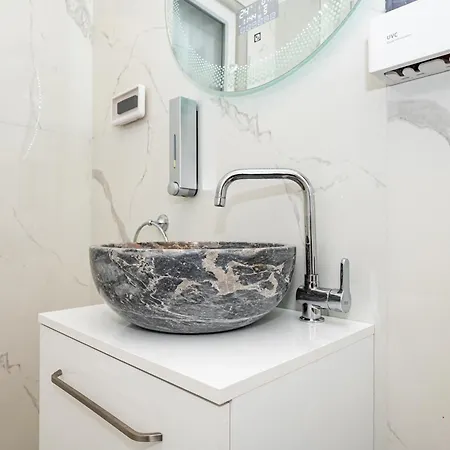 Elenartlux - Baby Cot - Pets Allowed - Free Parking & Fast Wi-fi 플로브디프