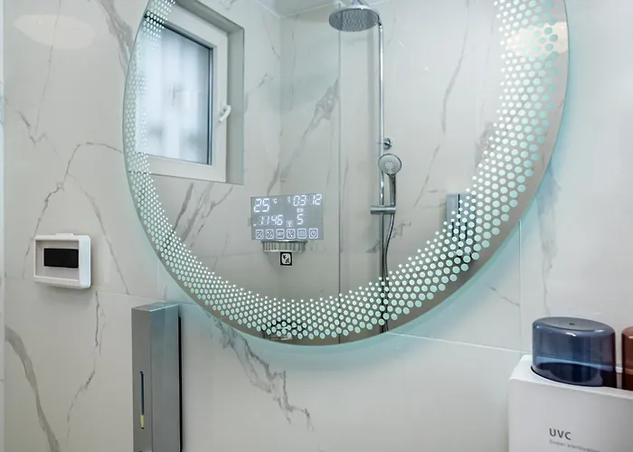 Elenartlux - Baby Cot - Pets Allowed - Free Parking & Fast Wi-fi Apartment *