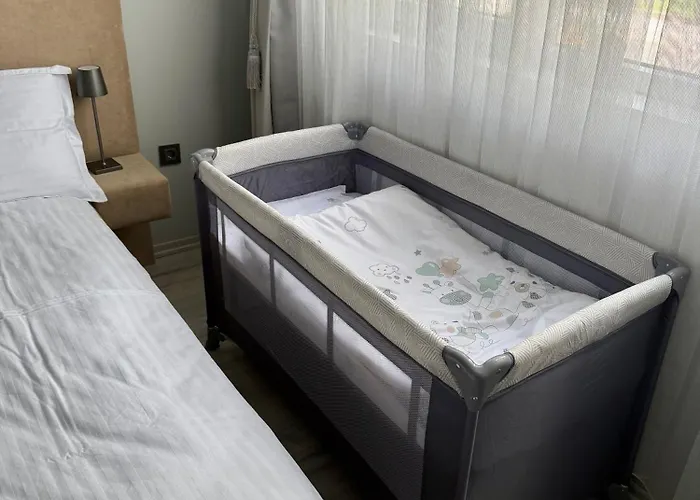 Elenartlux - Baby Cot - Pets Allowed - Free Parking & Fast Wi-fi