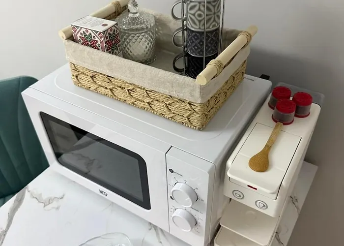 Elenartlux - Baby Cot - Pets Allowed - Free Parking & Fast Wi-fi Apartment *