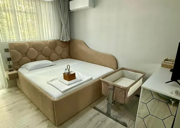 Elenartlux - Baby Cot - Pets Allowed - Free Parking & Fast Wi-fi Apartment