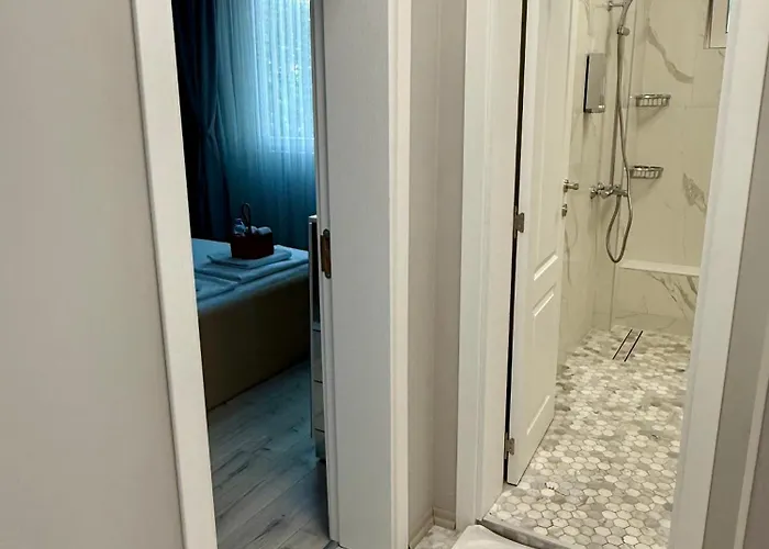 Elenartlux - Baby Cot - Pets Allowed - Free Parking & Fast Wi-fi Apartment